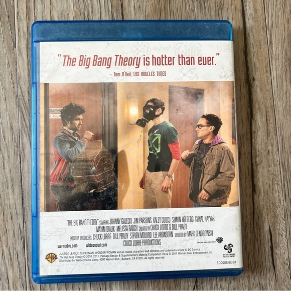 The Big Bang Theory Complete 4th Season BluRay Disc Set - Picture 2 of 3